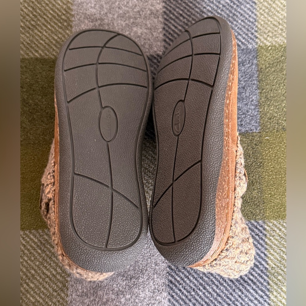 NWT-Women’s Clarks Clogs / Mules / Slippers Sherpa Lined - Tan - Size 10 - Picture 8 of 10